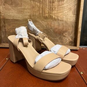 DREAM PAIRS Platform Heels Size 6 Women’s Nude Chunky Open Toe Ankle Strap Heel